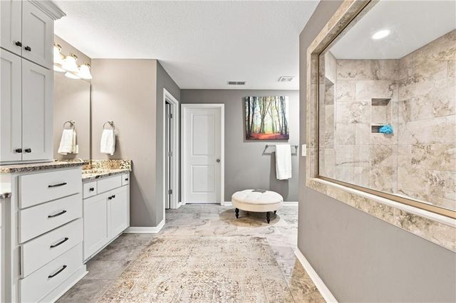 16110 kentucky View Drive, Belton, MO 64012