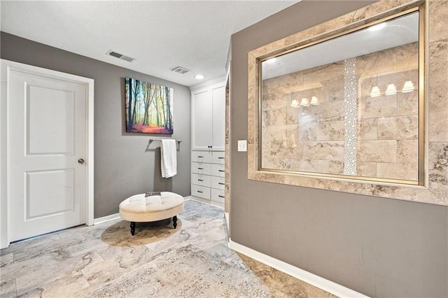 16110 kentucky View Drive, Belton, MO 64012