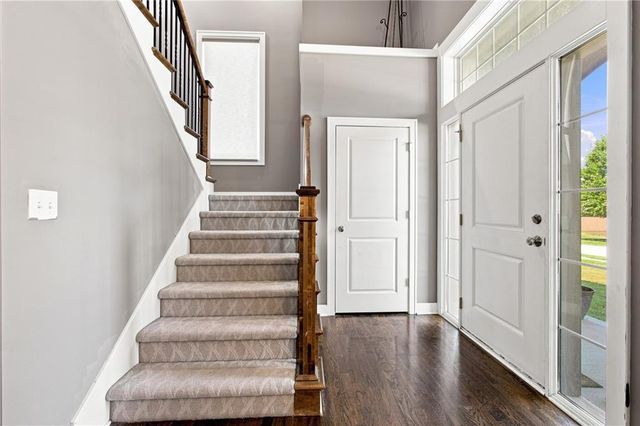 16110 kentucky View Drive, Belton, MO 64012