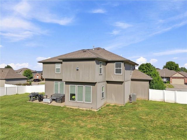 16110 kentucky View Drive, Belton, MO 64012