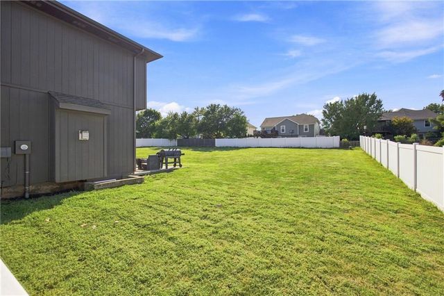 16110 kentucky View Drive, Belton, MO 64012