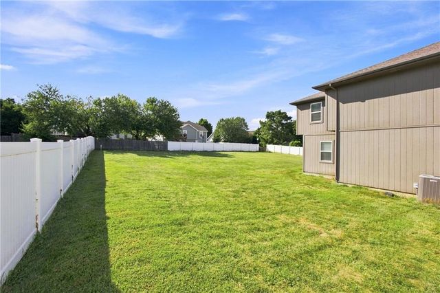 16110 kentucky View Drive, Belton, MO 64012