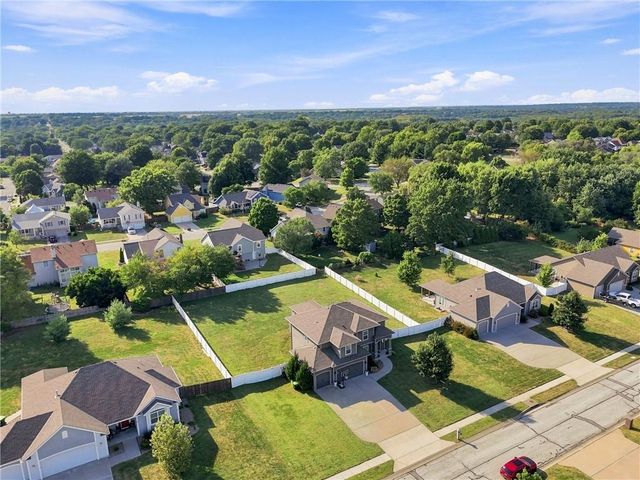 16110 kentucky View Drive, Belton, MO 64012
