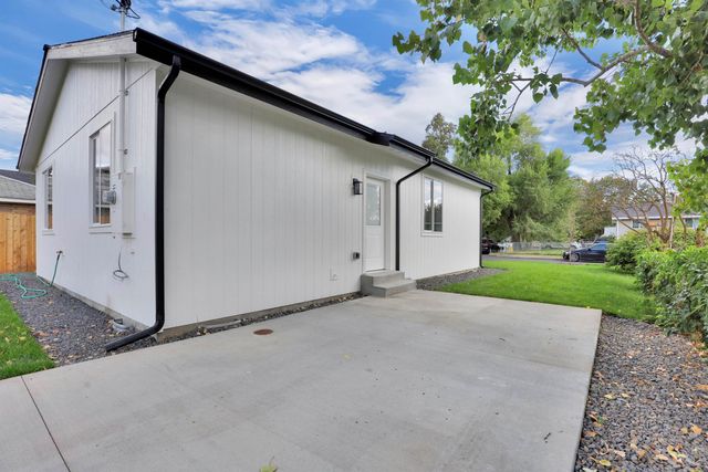 1733 E Lacrosse Ave, Spokane, WA 99207
