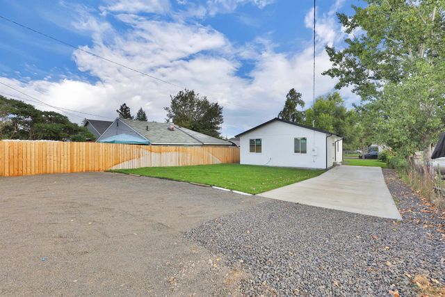 1733 E Lacrosse Ave, Spokane, WA 99207