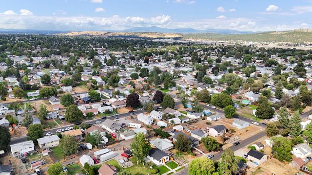 1733 E Lacrosse Ave, Spokane, WA 99207