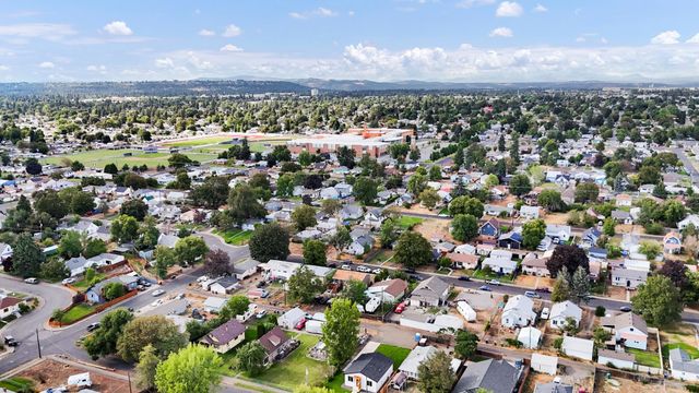 1733 E Lacrosse Ave, Spokane, WA 99207