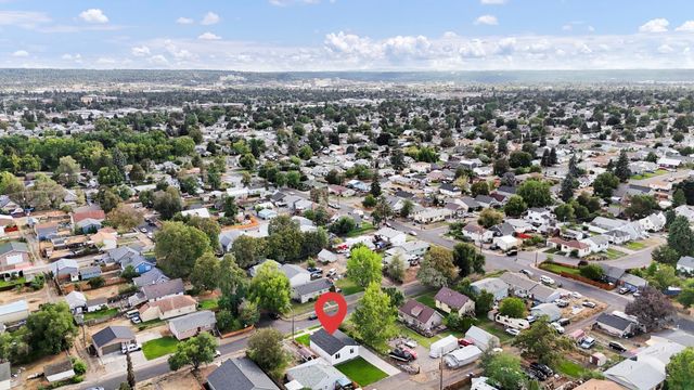 1733 E Lacrosse Ave, Spokane, WA 99207