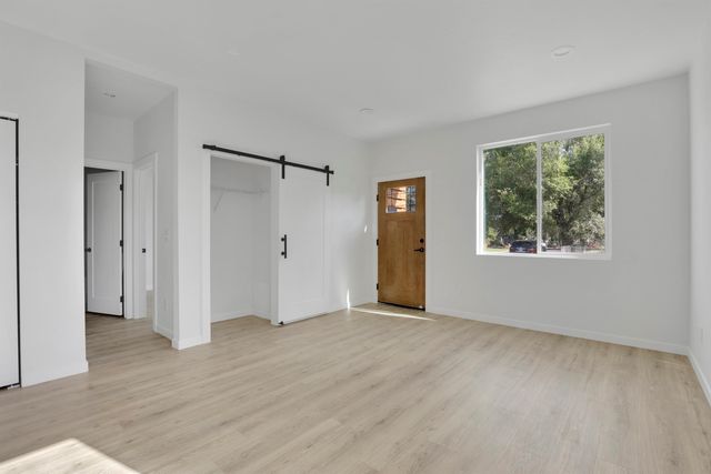 1733 E Lacrosse Ave, Spokane, WA 99207