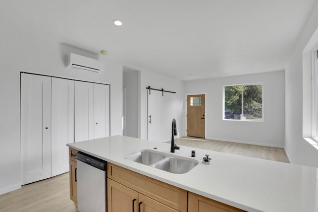 1733 E Lacrosse Ave, Spokane, WA 99207