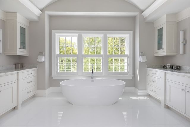 8 Hidden Road, Weston, MA 02493