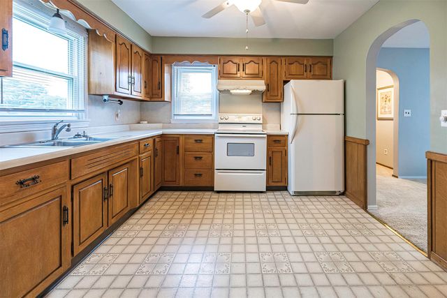 1415 COLD SPRING Drive, Erie, PA 16508
