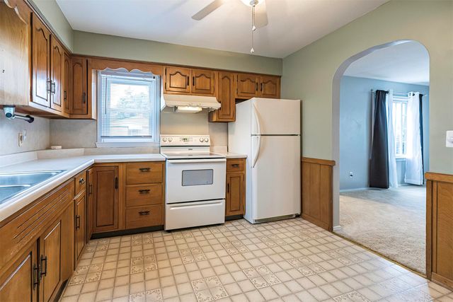 1415 COLD SPRING Drive, Erie, PA 16508