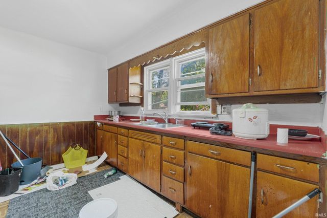 401 W Fairfax Avenue, Fort Wayne, IN 46807