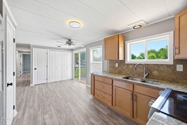 320 E Earp Street, Holly Springs, NC 27540