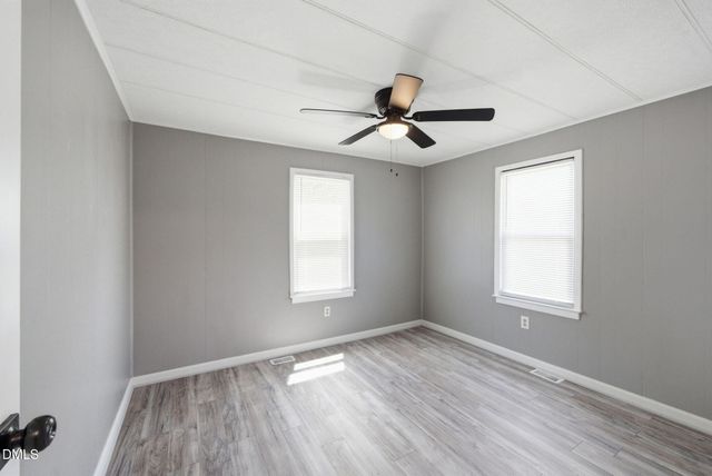320 E Earp Street, Holly Springs, NC 27540