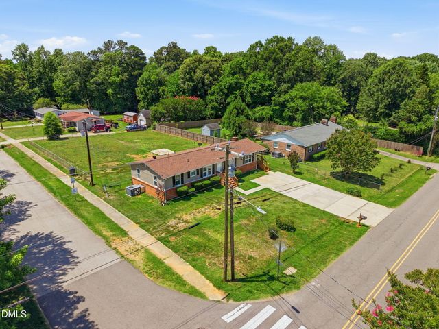 320 E Earp Street, Holly Springs, NC 27540