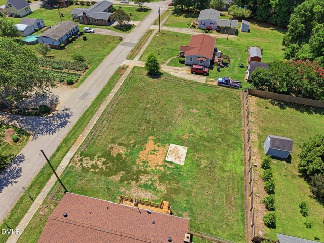 320 E Earp Street, Holly Springs, NC 27540