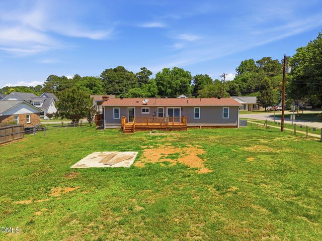 320 E Earp Street, Holly Springs, NC 27540