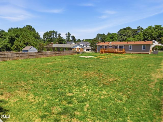 320 E Earp Street, Holly Springs, NC 27540