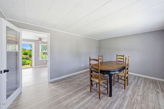 320 E Earp Street, Holly Springs, NC 27540