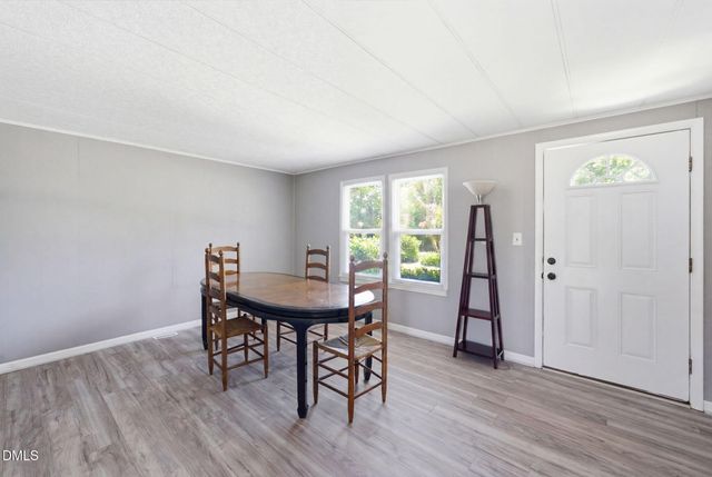 320 E Earp Street, Holly Springs, NC 27540