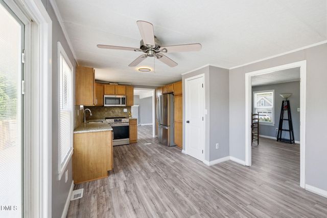 320 E Earp Street, Holly Springs, NC 27540
