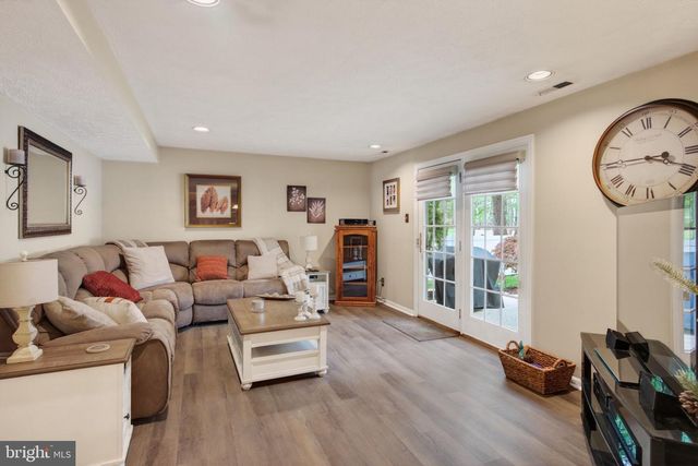 52 MASTERS CIR, Marlton, NJ 08053