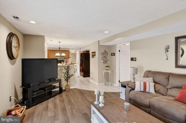 52 MASTERS CIR, Marlton, NJ 08053