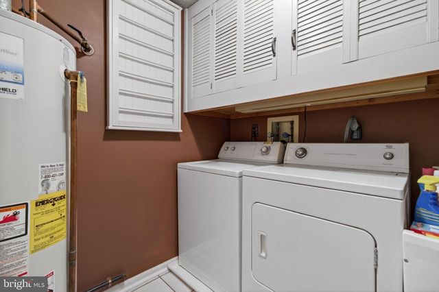 52 MASTERS CIR, Marlton, NJ 08053
