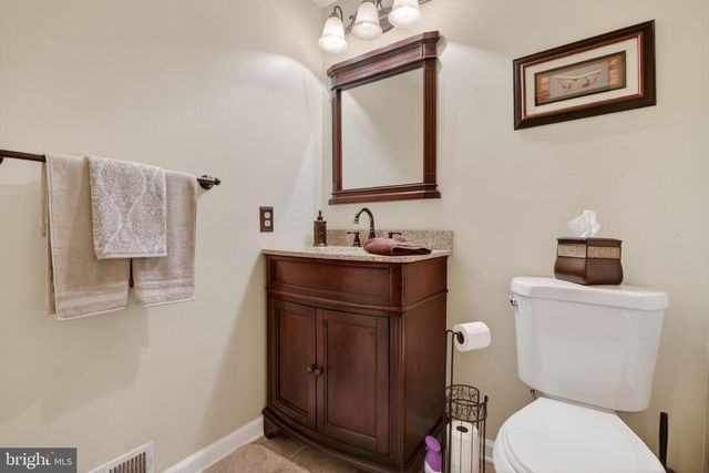 52 MASTERS CIR, Marlton, NJ 08053