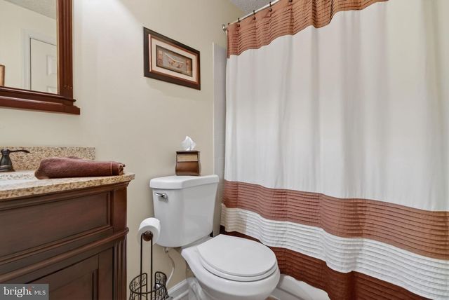 52 MASTERS CIR, Marlton, NJ 08053