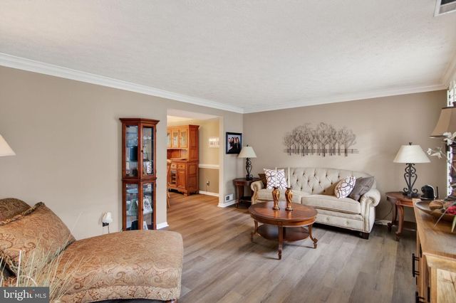 52 MASTERS CIR, Marlton, NJ 08053