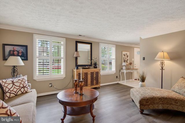 52 MASTERS CIR, Marlton, NJ 08053