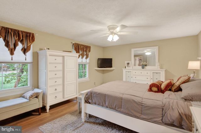 52 MASTERS CIR, Marlton, NJ 08053