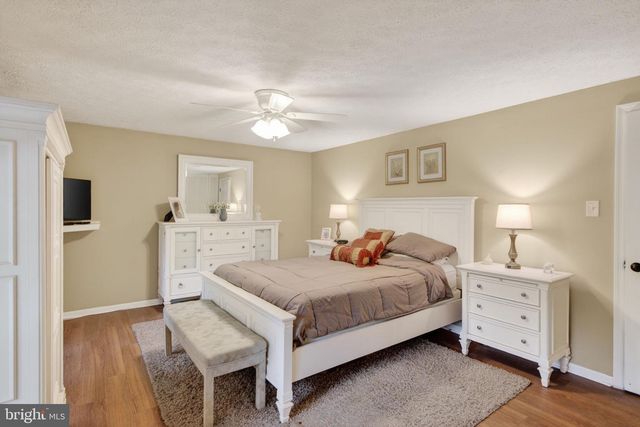 52 MASTERS CIR, Marlton, NJ 08053