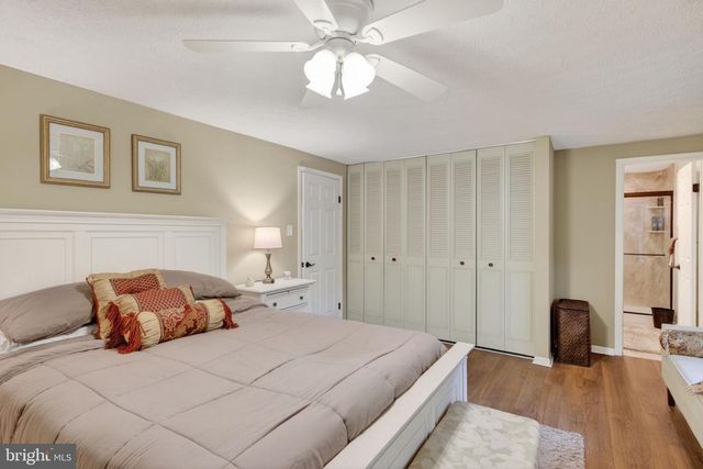 52 MASTERS CIR, Marlton, NJ 08053