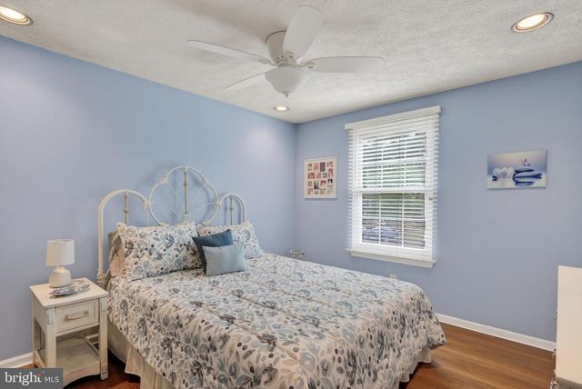 52 MASTERS CIR, Marlton, NJ 08053
