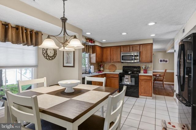 52 MASTERS CIR, Marlton, NJ 08053