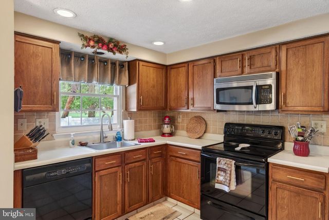 52 MASTERS CIR, Marlton, NJ 08053
