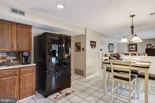 52 MASTERS CIR, Marlton, NJ 08053