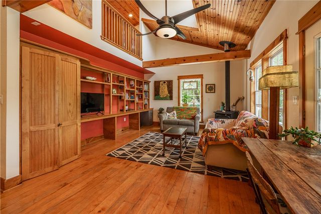 679 County Road 332, Eureka Springs, AR 72632