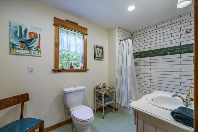 679 County Road 332, Eureka Springs, AR 72632