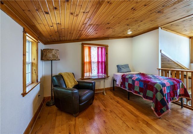 679 County Road 332, Eureka Springs, AR 72632