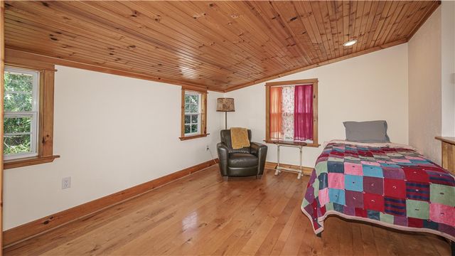 679 County Road 332, Eureka Springs, AR 72632