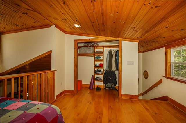 679 County Road 332, Eureka Springs, AR 72632
