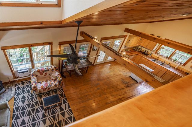 679 County Road 332, Eureka Springs, AR 72632
