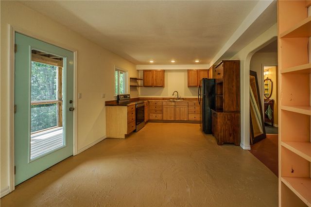 679 County Road 332, Eureka Springs, AR 72632