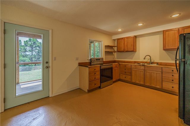 679 County Road 332, Eureka Springs, AR 72632