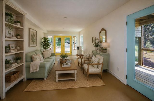 679 County Road 332, Eureka Springs, AR 72632